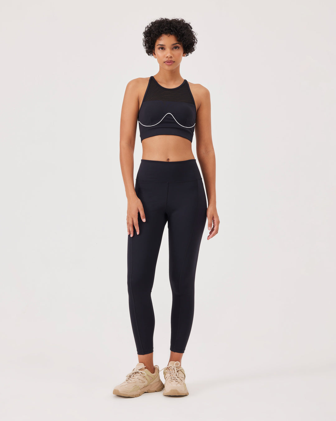 Black, halterneck, sports bra, crossed straps, contrasting stripe, sleeveless, crop, fonclo logo, mesh application, slim fit, top. 