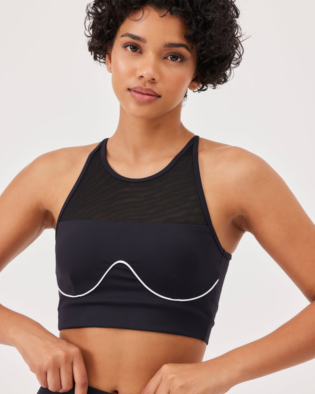 Black, halterneck, sports bra, crossed straps, contrasting stripe, sleeveless, crop, fonclo logo, mesh application, slim fit, top. 