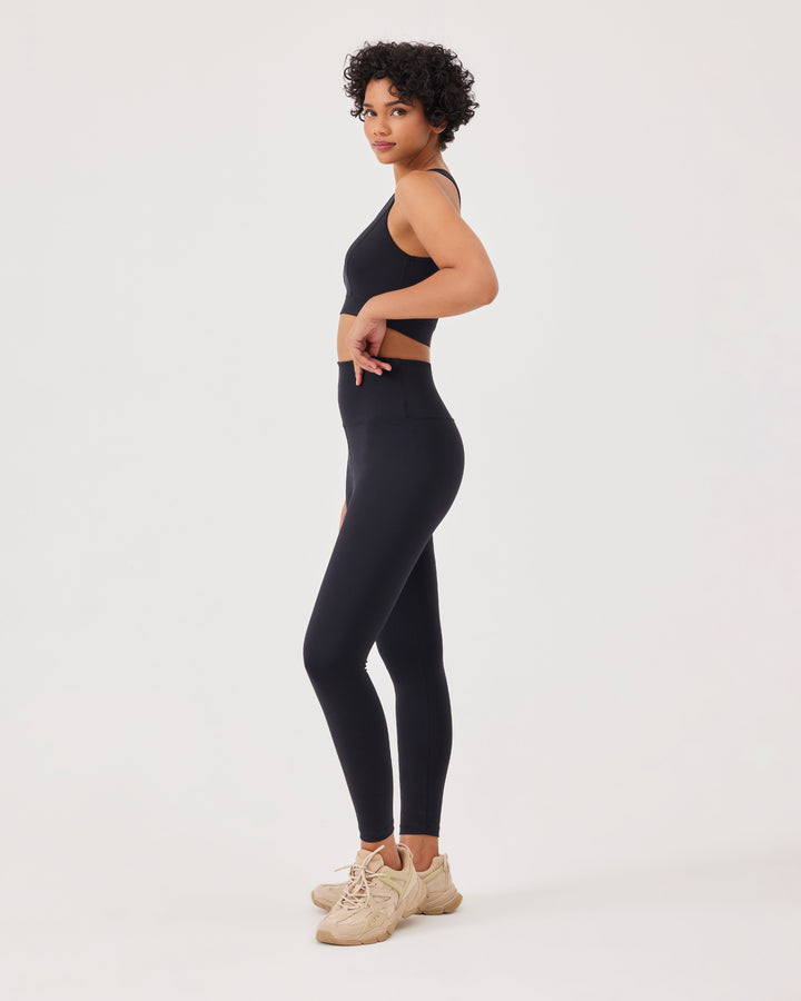 Black ankle-length high-waist leggins, fonclo logo on the back, slim fit, high-quality stretch fabric.