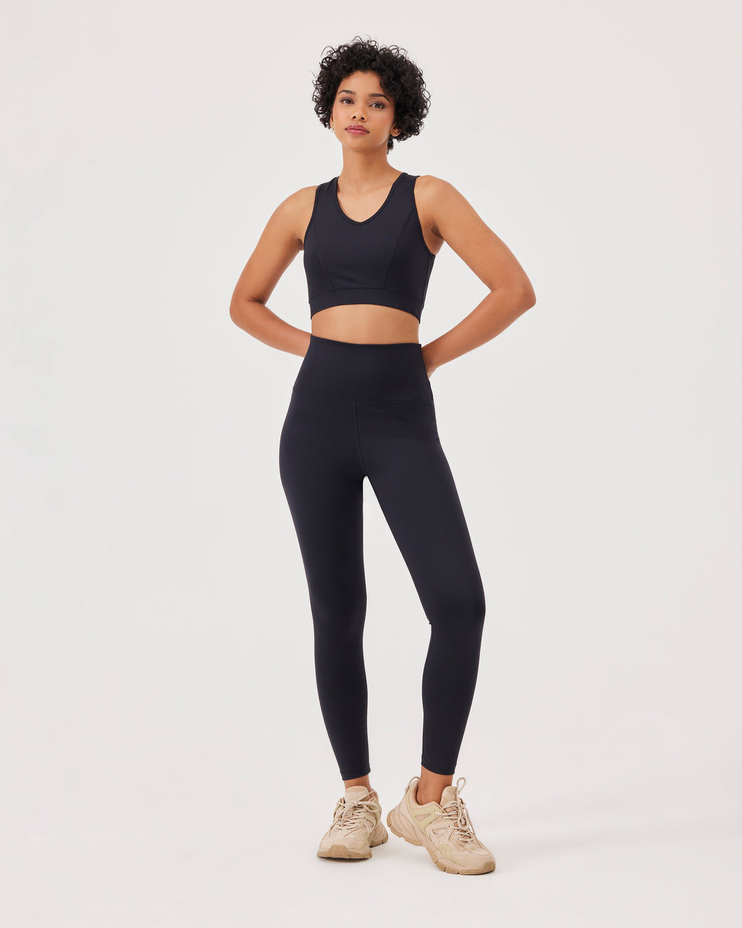 Black ankle-length high-waist leggins, fonclo logo on the back, slim fit, high-quality stretch fabric.