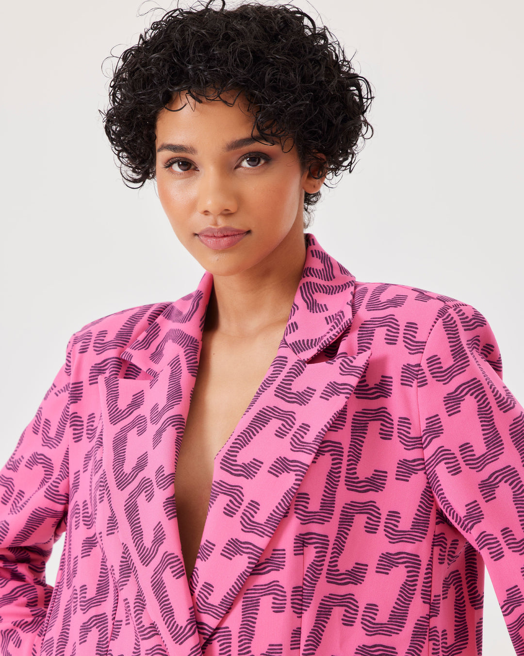 Pink, monogram, allover C logo pattern, overBeden, blazer, shoulder-pads, long sleeves, front pockets, concealed buttons, lapel collar. 