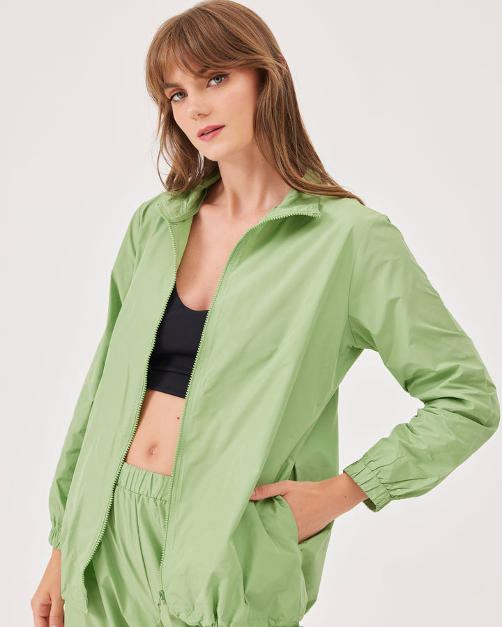 green, lightweight running jacket, front zipper, elastic drawstring at the hem,  parachute, regular fit, sport jacket, long sleeve. 