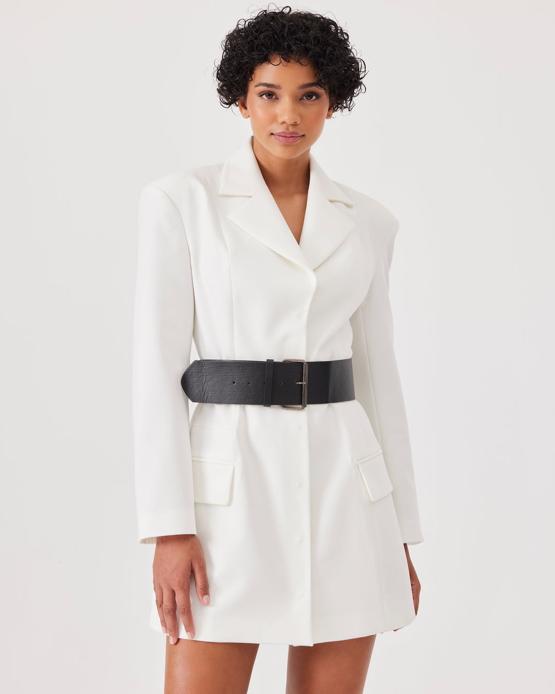 White, belted blazer dress, classic dress, elegant, mini dress, tailored cut, elegant lapel collar, shoulder pads, concealed button placket, regular fit, long sleeve, with belt. 