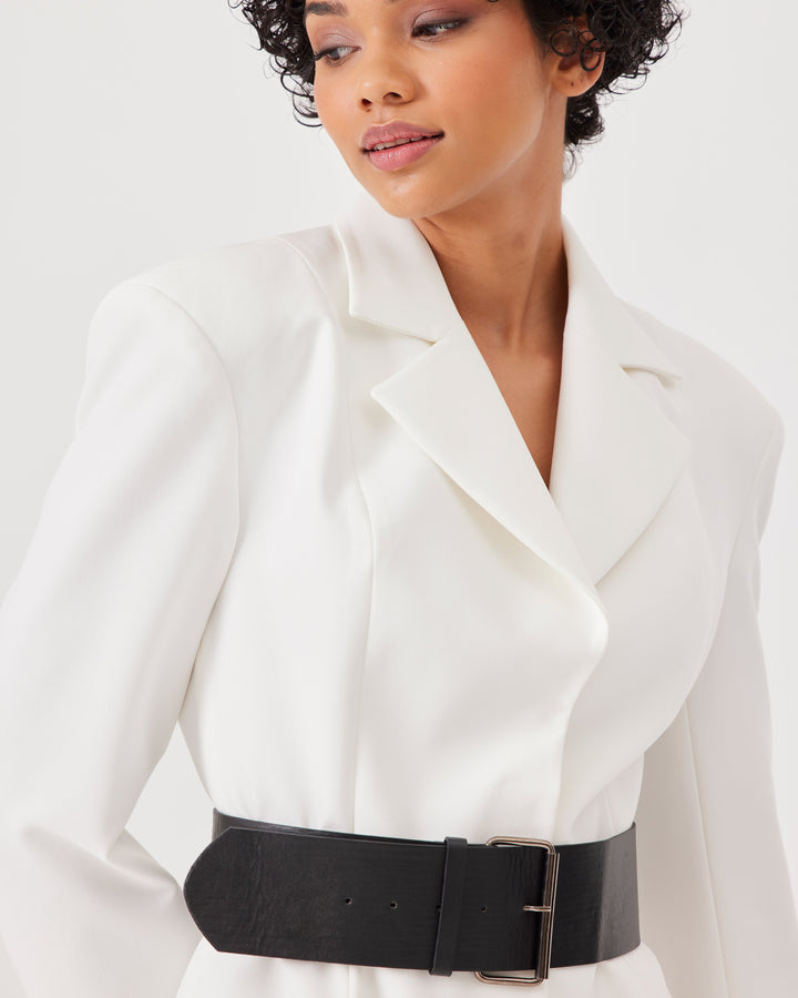 White, belted blazer dress, classic dress, elegant, mini dress, tailored cut, elegant lapel collar, shoulder pads, concealed button placket, regular fit, long sleeve, with belt. 