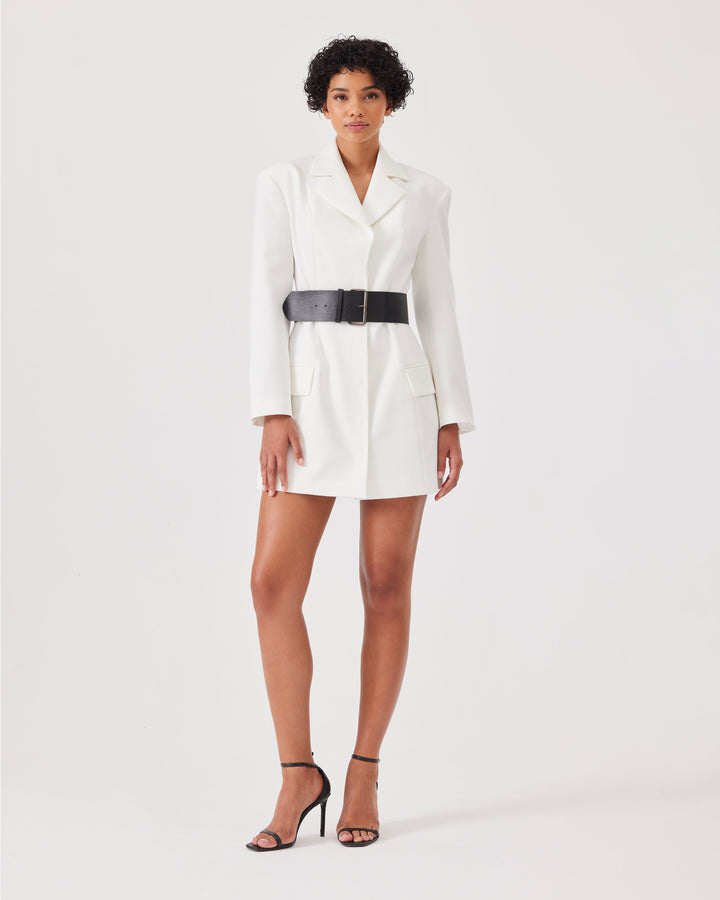 White, belted blazer dress, classic dress, elegant, mini dress, tailored cut, elegant lapel collar, shoulder pads, concealed button placket, regular fit, long sleeve, with belt. 