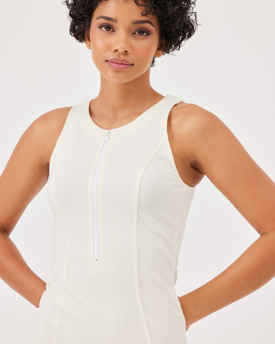 White, zipped, halterneck, mini dress, front zipper, body-hugging, fonclo logo at the back, sleeveless, slim fit. 