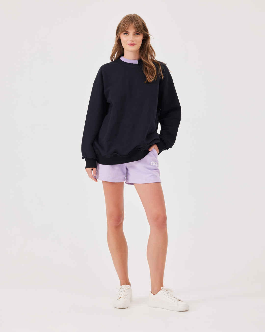 Black, overBeden, basic sweatshirt, ribbed cuffs on the sleeves, hem, and neckline. Super soft material, frayed, neckline with contrast detailing,  long sleeves, round neck.