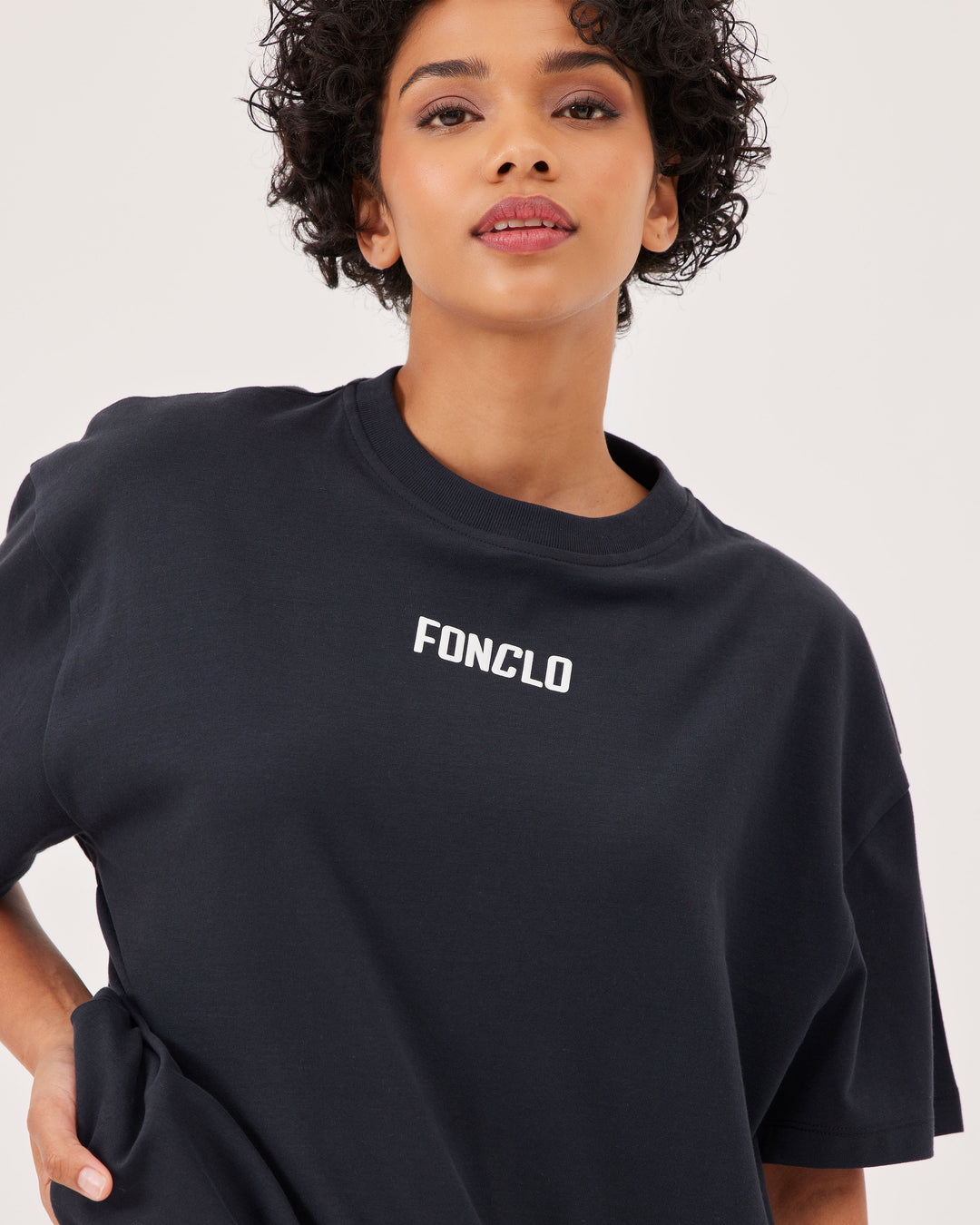 Black, oversize, t-shirt, front fonclo logo, round neck, dropped shoulders, short sleeve, knit.